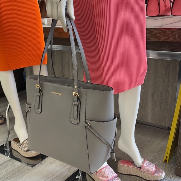 Voyager Small Saffiano Leather Tote Bag
Style# 30H1GV6T4T
NWT
COLOR: Pearl Gray - Picture 3 of 16